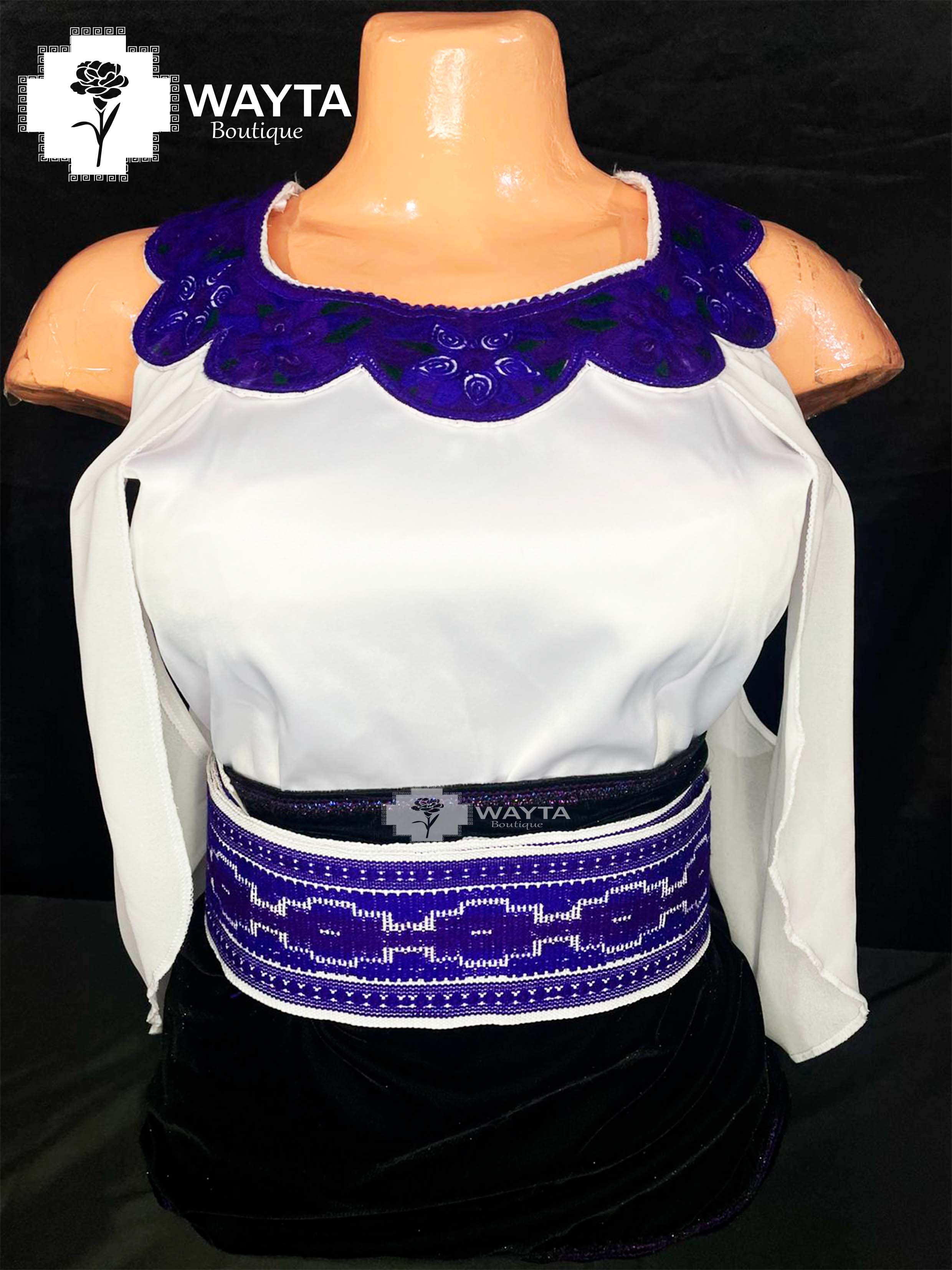 BLUSA - Bordado a máquina manga corta con lazo y un toque de perlas y cinta